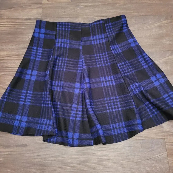 Stoosh Women's Plaid Mini Skirt Size M Blue Black Skater Flare Stretch NEW - Picture 1 of 7